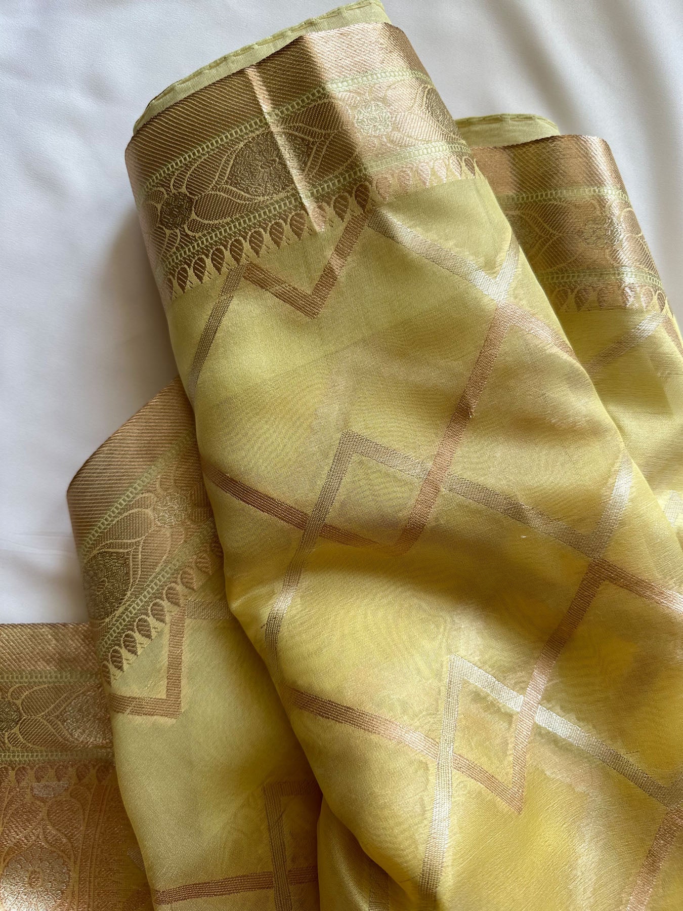 Aarushi Silk Tissue Saree